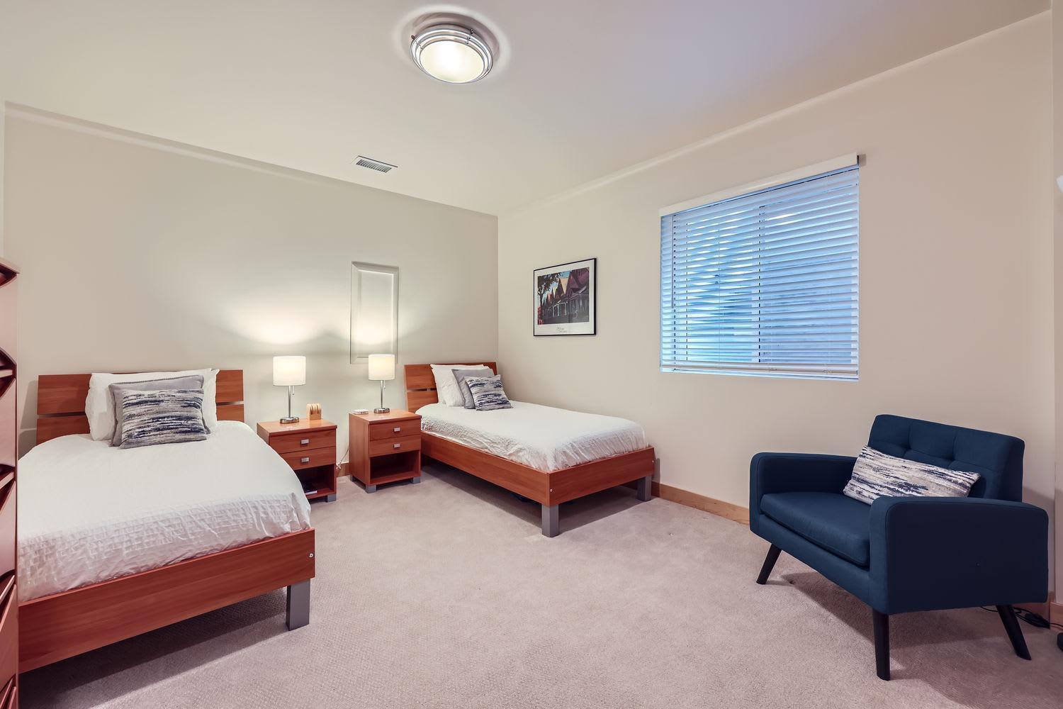High-end 4bd Executive Retreat In Cherry Creek Family
