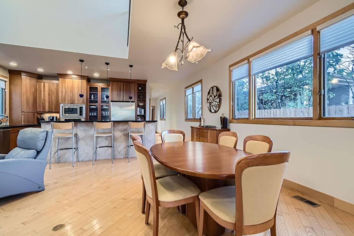 High-end 4bd Executive Retreat In Cherry Creek Family